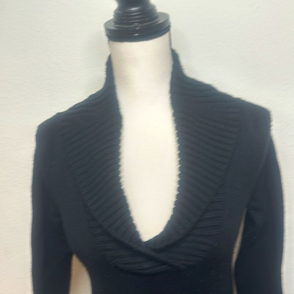 Guess black sweater with front pocket - Picture 2 of 8